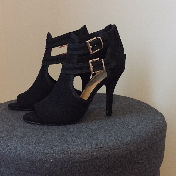 LC Black Vixen Heels - Picture 2 of 5